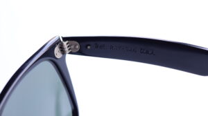 B&L RAY-BAN U.S.A.刻印入りヴィンテージウェイファーラーのテンプル内側写真 