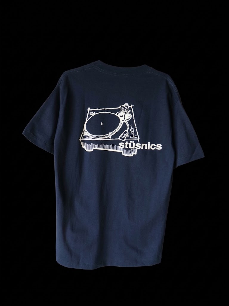 Stüssy Stusnics Tシャツ